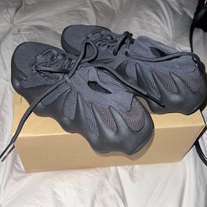 Brand new never worn yeezy 450
